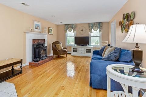 6 Maple Tree Ln, Franklin, MA 02038 photo 4