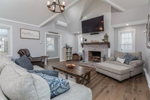 17 Roosevelt Rd, Dedham, MA 02026 photo 4