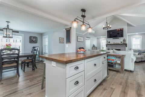 17 Roosevelt Rd, Dedham, MA 02026 photo 5