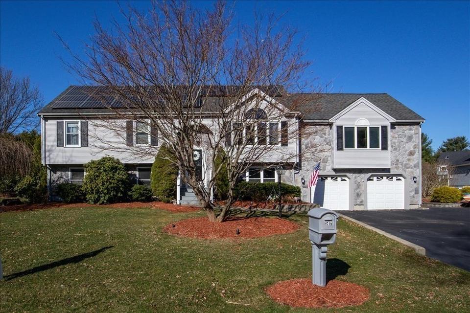 147 Woodpecker Rd, Stoughton, MA 02072 42 Photos MLS 72955992 Movoto