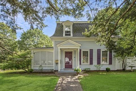 42 Willow St, Reading, MA 01867 photo 1
