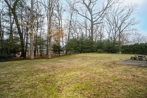 66 Overlook Dr, Springfield, MA 01118 photo 2