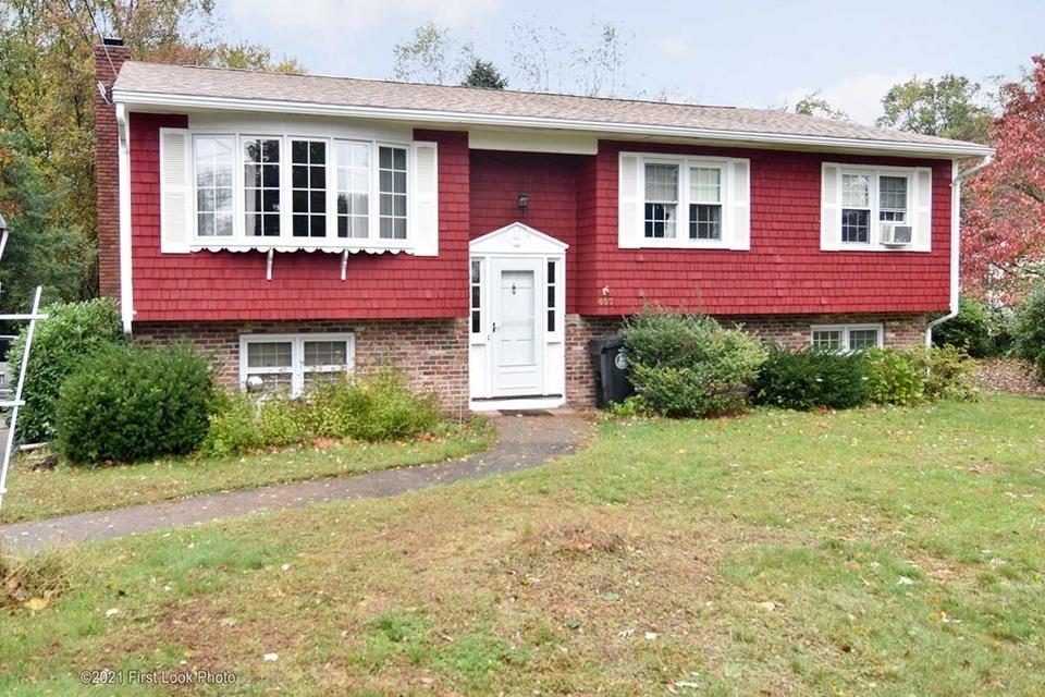 407 Market St, Swansea, MA 02777 34 Photos MLS 72956539 Movoto