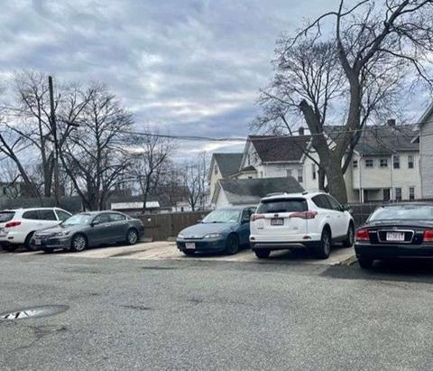 830 Liberty St, Springfield, MA 01104 photo 4