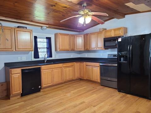 146 W Main St, Ware, MA 01082 photo 8