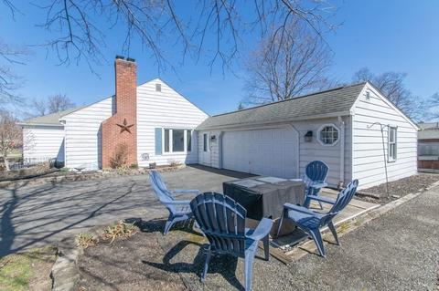 409 Gillette Ave, Springfield, MA 01118 photo 3