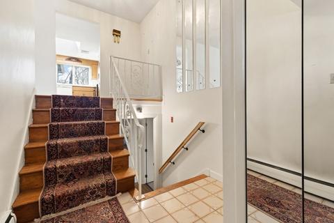 9 Browning Ter, Reading, MA 01867 photo 3