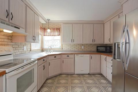 83 Sutton Rd, Webster, MA 01570 photo 3