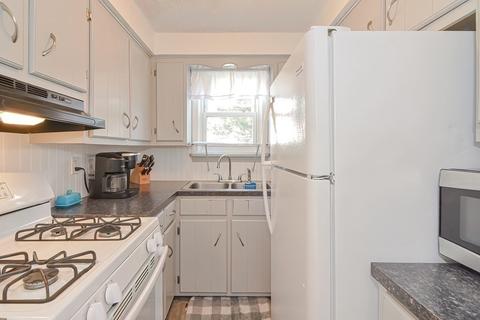 83 Ash St, Fall River, MA 02724 photo 4