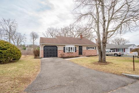 81 Garvey Dr, Springfield, MA 01119 photo 2