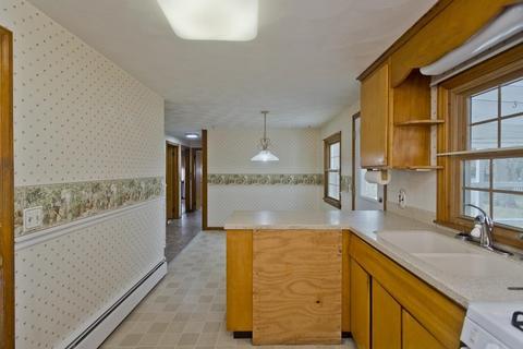 60 Fredette, Springfield, MA 01109 photo 3