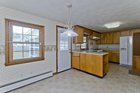 60 Fredette, Springfield, MA 01109 photo 7