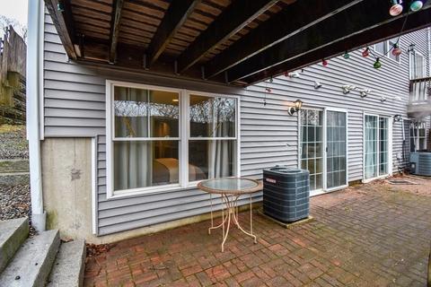 23 Johnson St # -d, Worcester, MA 01604 photo 4