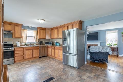 36 Burns Ave, Springfield, MA 01119 photo 5