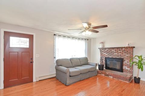 12 Locust St, Berkley, MA 02779 photo 5