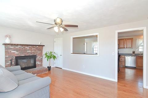 12 Locust St, Berkley, MA 02779 photo 6