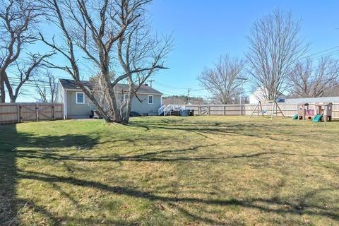 12 Locust St, Berkley, MA 02779 photo 4