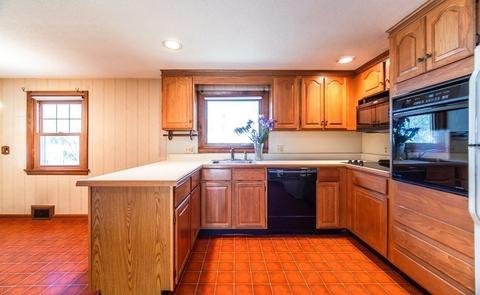 72 W Crystal Brook Dr, Springfield, MA 01118 photo 9