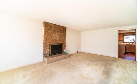 72 W Crystal Brook Dr, Springfield, MA 01118 photo 4