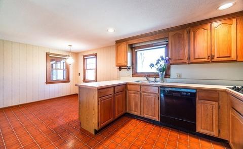 72 W Crystal Brook Dr, Springfield, MA 01118 photo 8