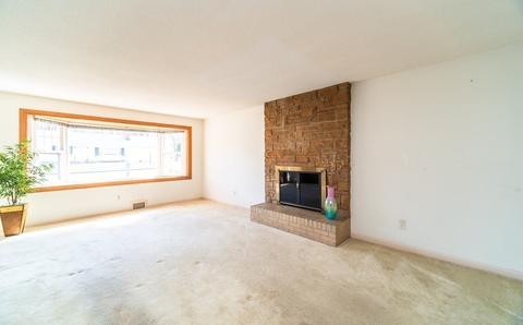 72 W Crystal Brook Dr, Springfield, MA 01118 photo 3
