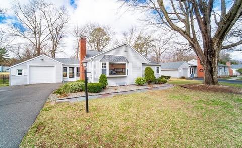 72 W Crystal Brook Dr, Springfield, MA 01118 photo 1