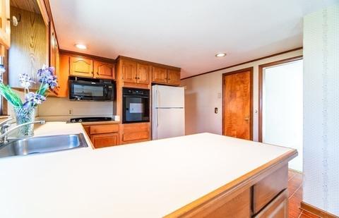 72 W Crystal Brook Dr, Springfield, MA 01118 photo 10