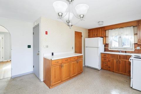 18 Empress Ct, Springfield, MA 01129 photo 4