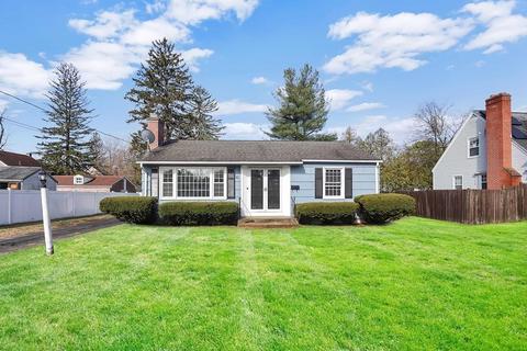 18 Empress Ct, Springfield, MA 01129 photo 1