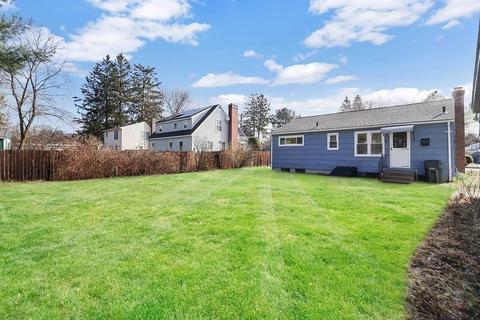 18 Empress Ct, Springfield, MA 01129 photo 2