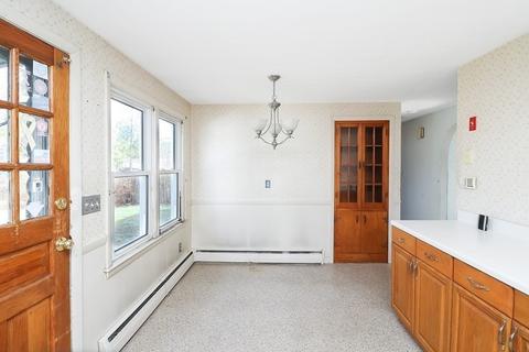 18 Empress Ct, Springfield, MA 01129 photo 5