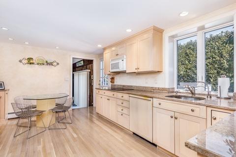 18 Leo Rd, Marblehead, MA 01945 photo 4