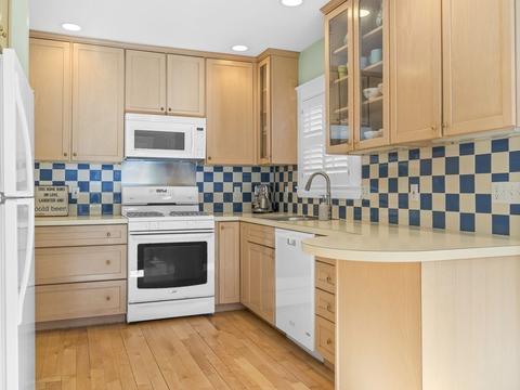 4 Solon St, Wellesley, MA 02482 photo 14