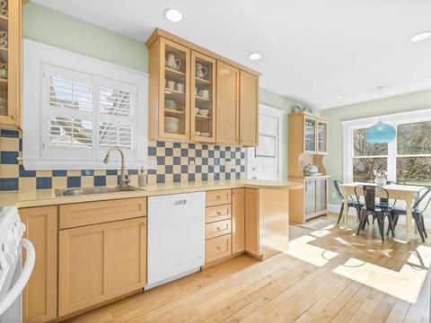 4 Solon St, Wellesley, MA 02482 photo 12