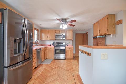 2 Mitchell Ln, Wakefield, MA 01880 photo 6