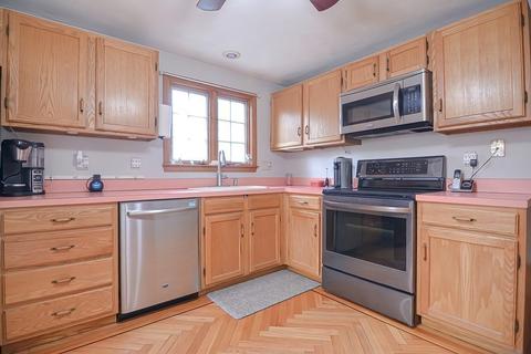 2 Mitchell Ln, Wakefield, MA 01880 photo 4