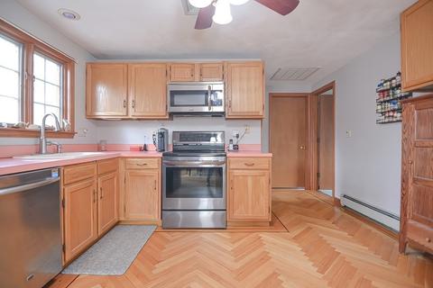 2 Mitchell Ln, Wakefield, MA 01880 photo 5