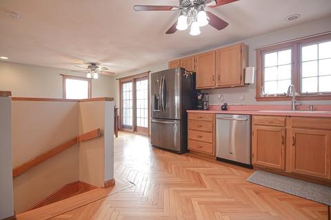 2 Mitchell Ln, Wakefield, MA 01880 photo 2