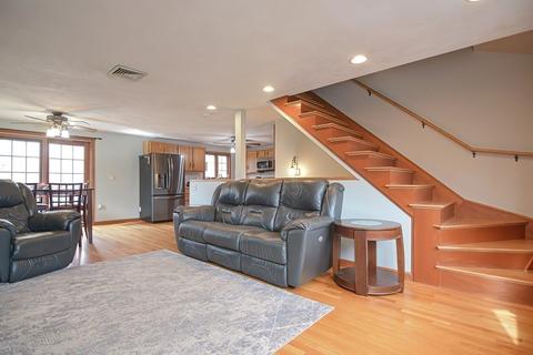 2 Mitchell Ln, Wakefield, MA 01880 photo 11