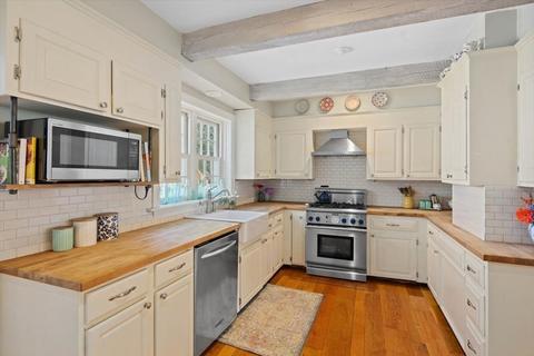 81 Hobart St, Hingham, MA 02043 photo 5