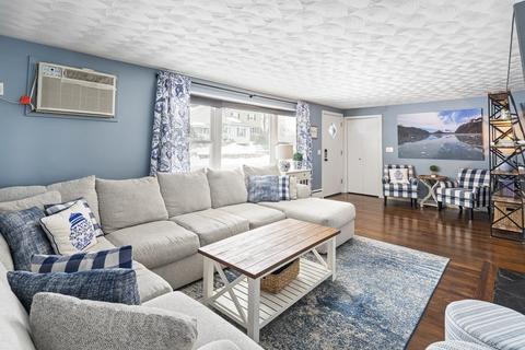19 Cherry Ave, Stoneham, MA 02180 photo 5