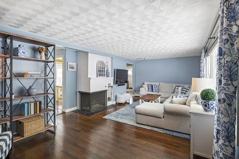 19 Cherry Ave, Stoneham, MA 02180 photo 3