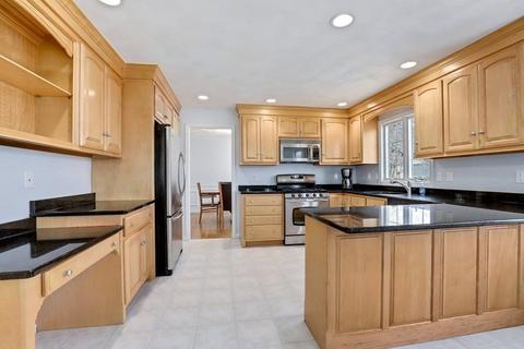 16 Washington St, Reading, MA 01867 photo 3
