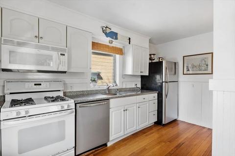 188 North St, Hingham, MA 02043 photo 3