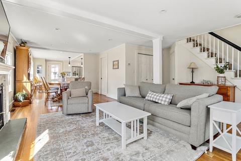 41 Pleasant St, Needham, MA 02492 photo 4