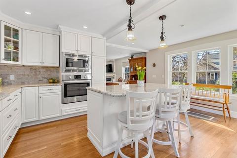 41 Pleasant St, Needham, MA 02492 photo 9