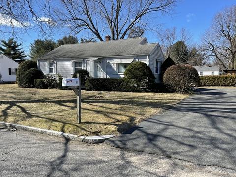 94 Pineview Dr, Springfield, MA 01119 photo 2