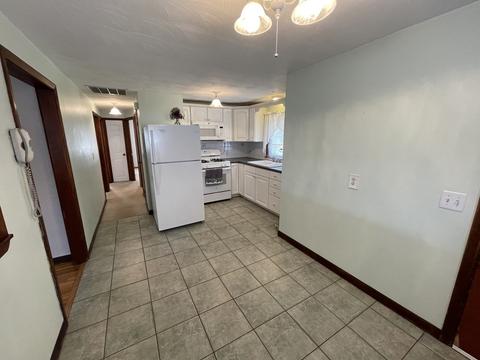 94 Pineview Dr, Springfield, MA 01119 photo 8