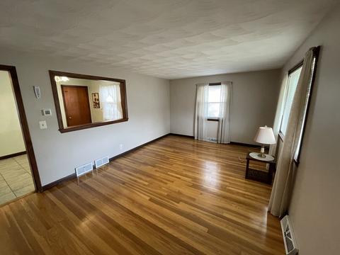 94 Pineview Dr, Springfield, MA 01119 photo 3