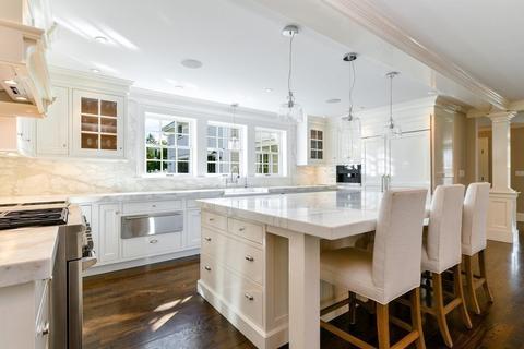 21 Irving St, Hingham, MA 02043 photo 5